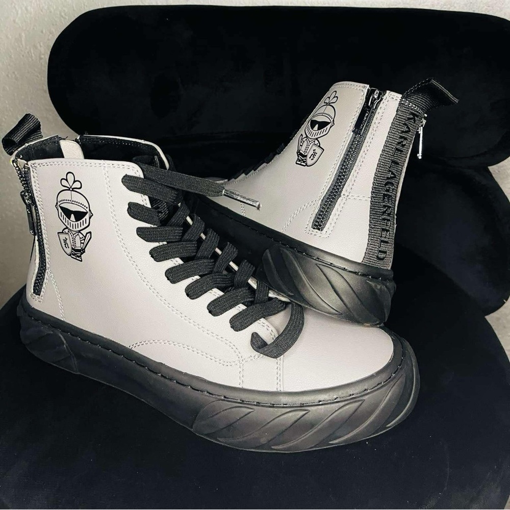 Boots Karl Lagerfeld size 7.5 brand news